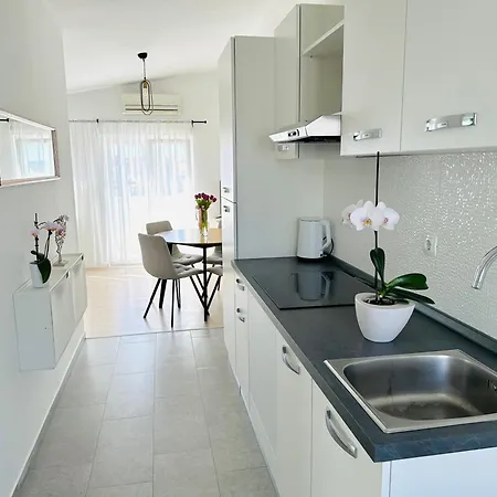 Rozi Apartman *